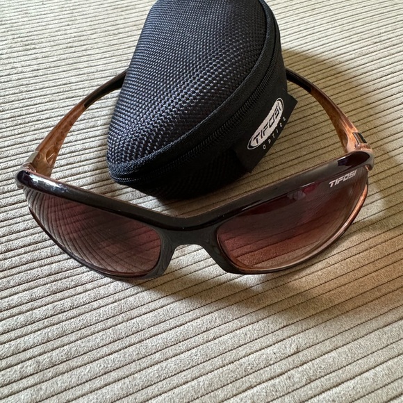 Tifosi DEA brown frame with 2 additional sets of lens - Picture 3 of 5